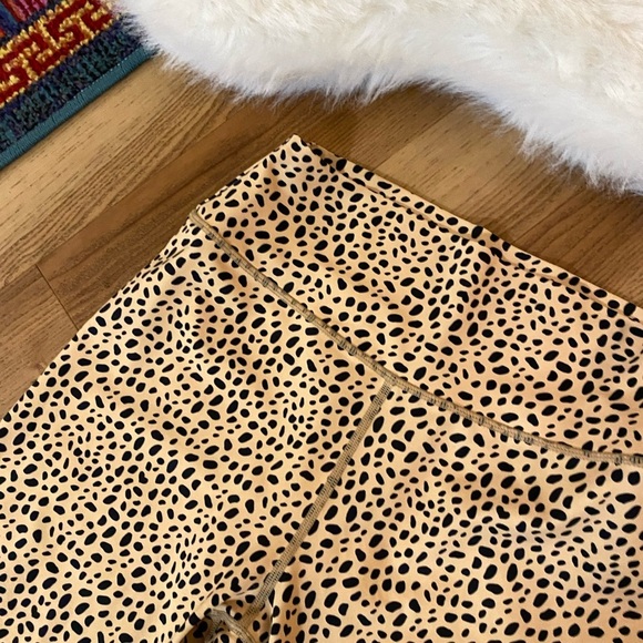 NWOT CHEETAH KAVALA LEGGING Medium - Picture 8 of 10